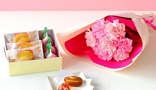花と老舗の菓子が同時に届く──三越伊勢丹の母の日ギフト2選【5月10日お届け】
